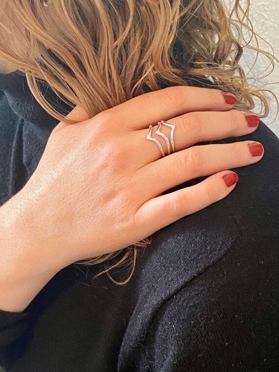 Elegance in Every Angle: 925 Silver Chevron Rings - Silver Box Original