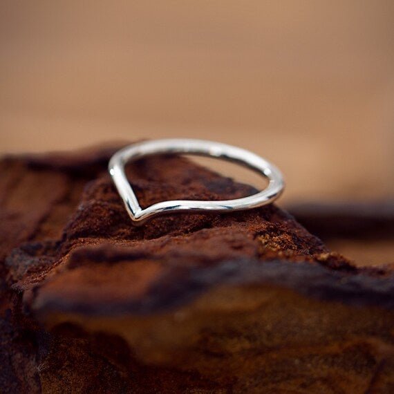 Elegance in Every Angle: 925 Silver Chevron Rings - Silver Box Original