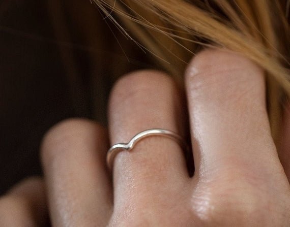 Elegance in Every Angle: 925 Silver Chevron Rings - Silver Box Original