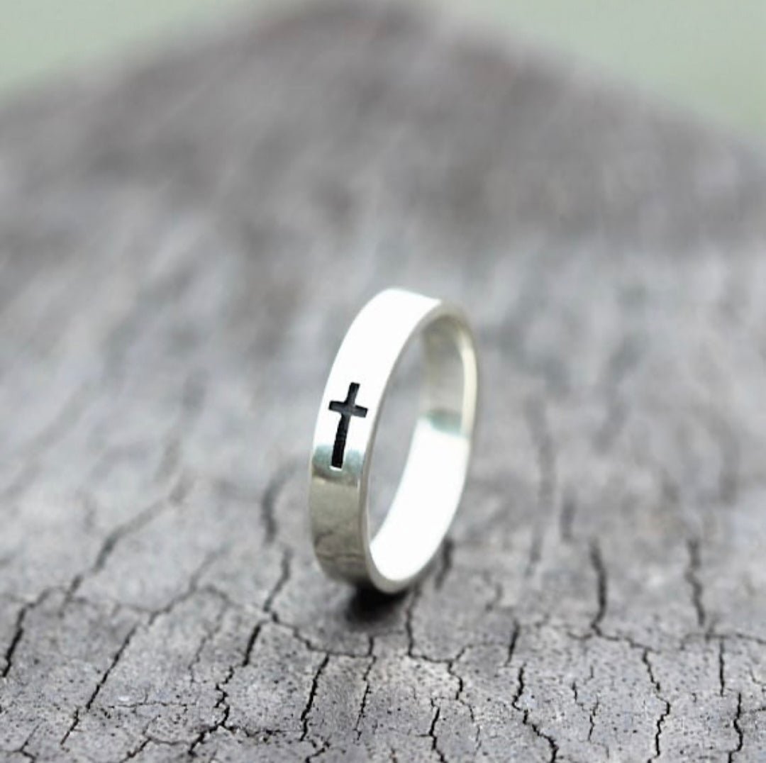 Faith and Fashion Intertwined: 925 Silver Cross Rings - Silver Box Original