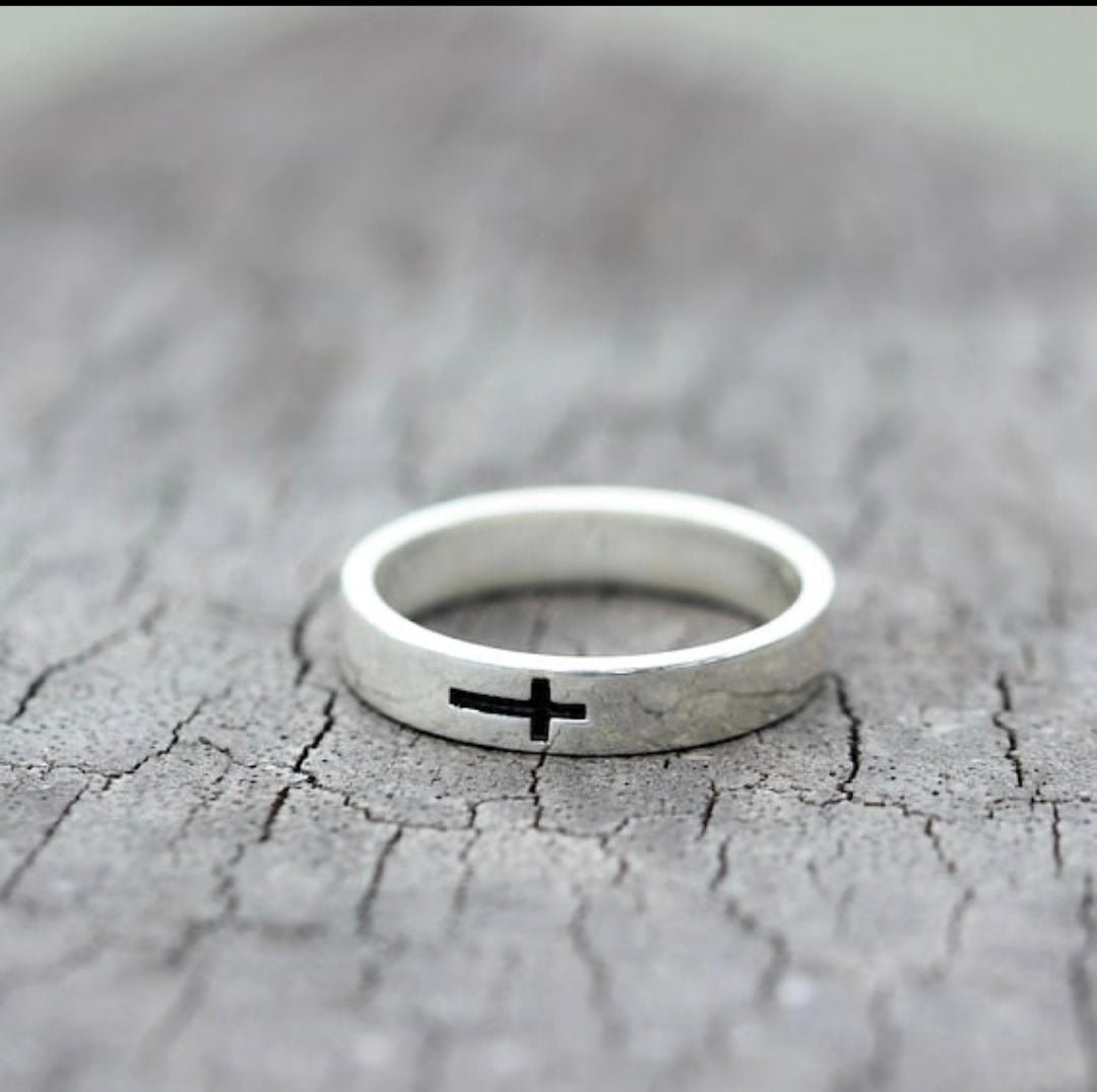 Faith and Fashion Intertwined: 925 Silver Cross Rings - Silver Box Original